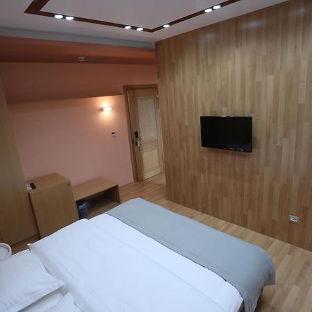 Elite Hotel Pogradec Ngoại thất bức ảnh