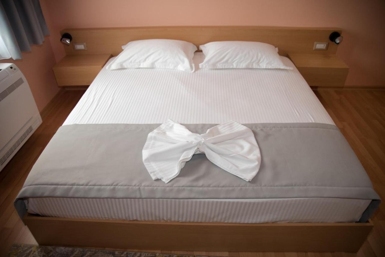 Elite Hotel Pogradec Phòng bức ảnh