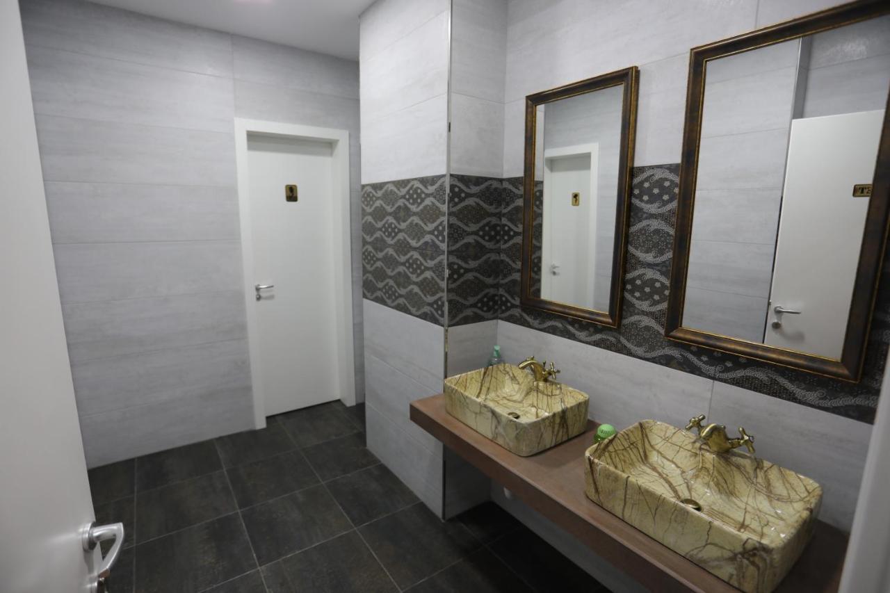 Elite Hotel Pogradec Ngoại thất bức ảnh