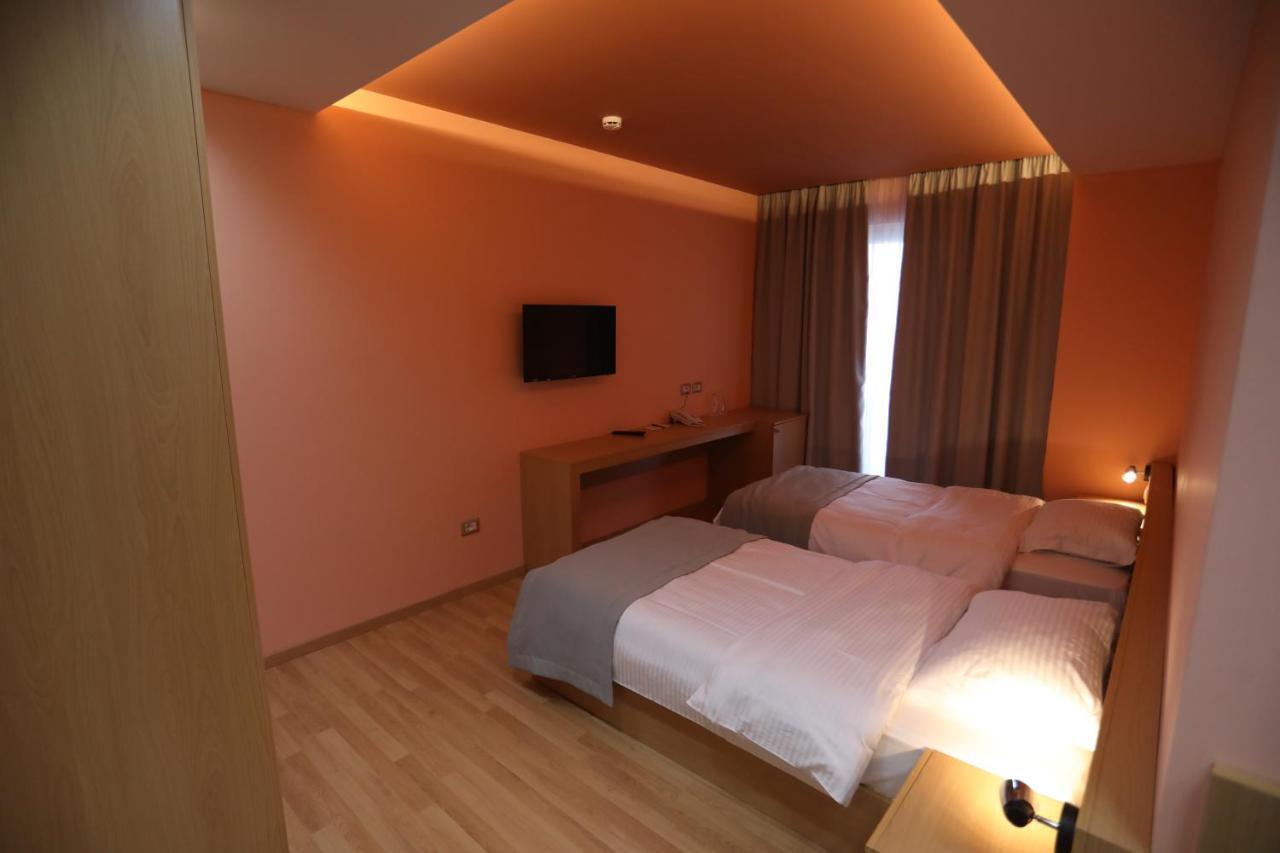 Elite Hotel Pogradec Ngoại thất bức ảnh
