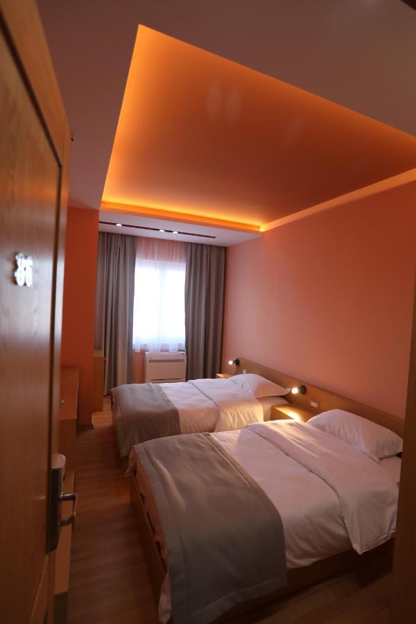 Elite Hotel Pogradec Ngoại thất bức ảnh